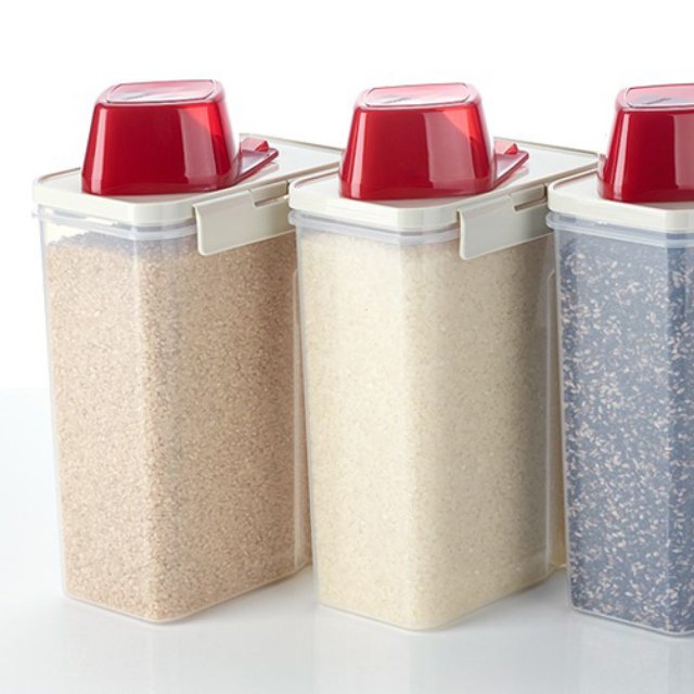 냉장고용 쌀 잡곡보관통 2kg 시리얼통 쌀보관함 플라스틱 계량컵 밀폐용기